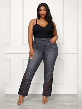 DG2 High-Rise Plus-Size Embroidered Hem Straight Jeans - Black Wash NWT